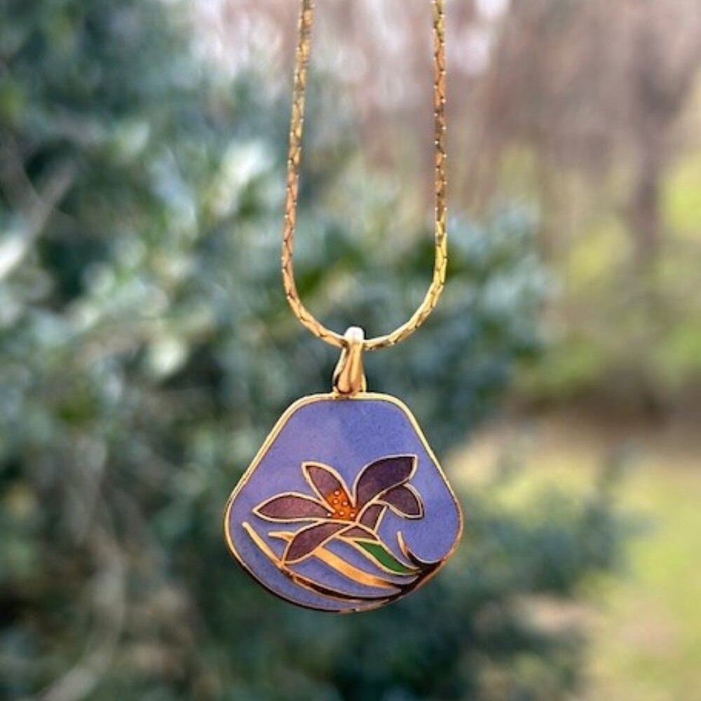 LAUREL BURCH Purply Lily Gold Tone Pendant Necklace